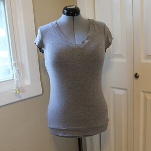 SO Shirt Gray V-Neck Stretchy Medium V-Neck Top